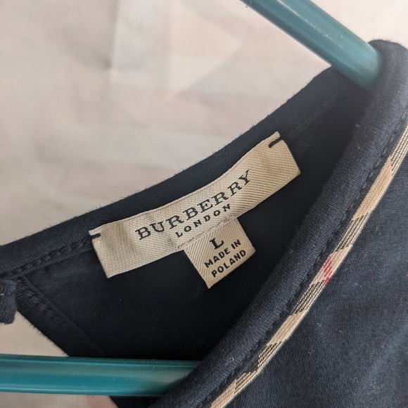 EUC Burberry London T shirt - Picture 2 of 4